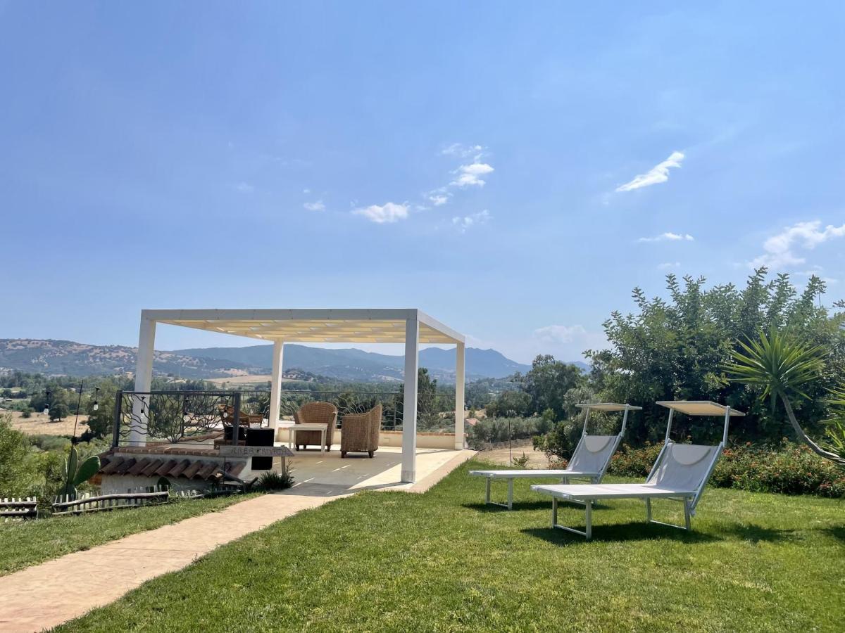 Hotel Essenza Di Mirto La Caletta Zewnętrze zdjęcie