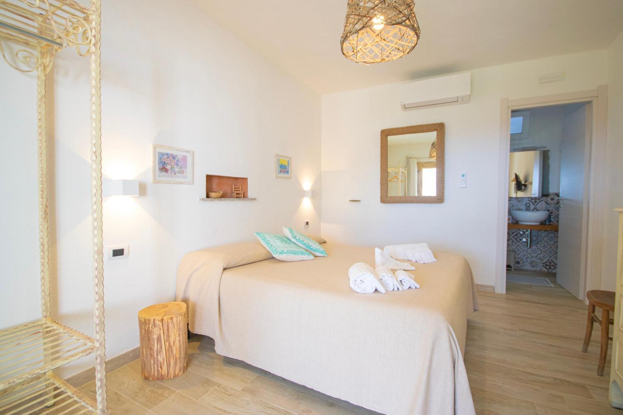 Hotel Essenza Di Mirto La Caletta Pokój zdjęcie
