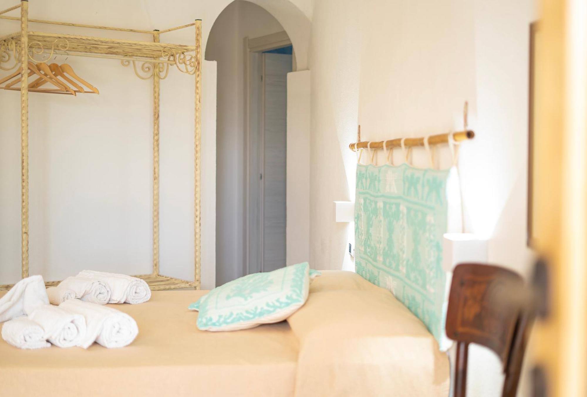 Hotel Essenza Di Mirto La Caletta Zewnętrze zdjęcie