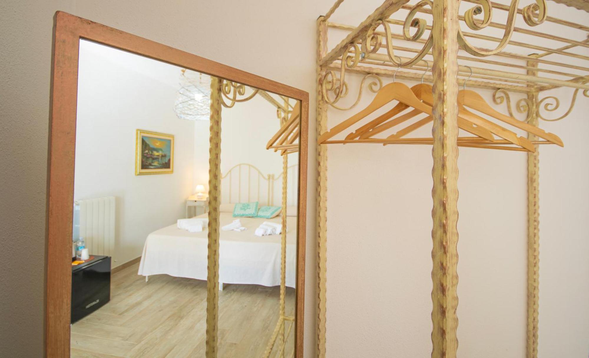 Hotel Essenza Di Mirto La Caletta Pokój zdjęcie