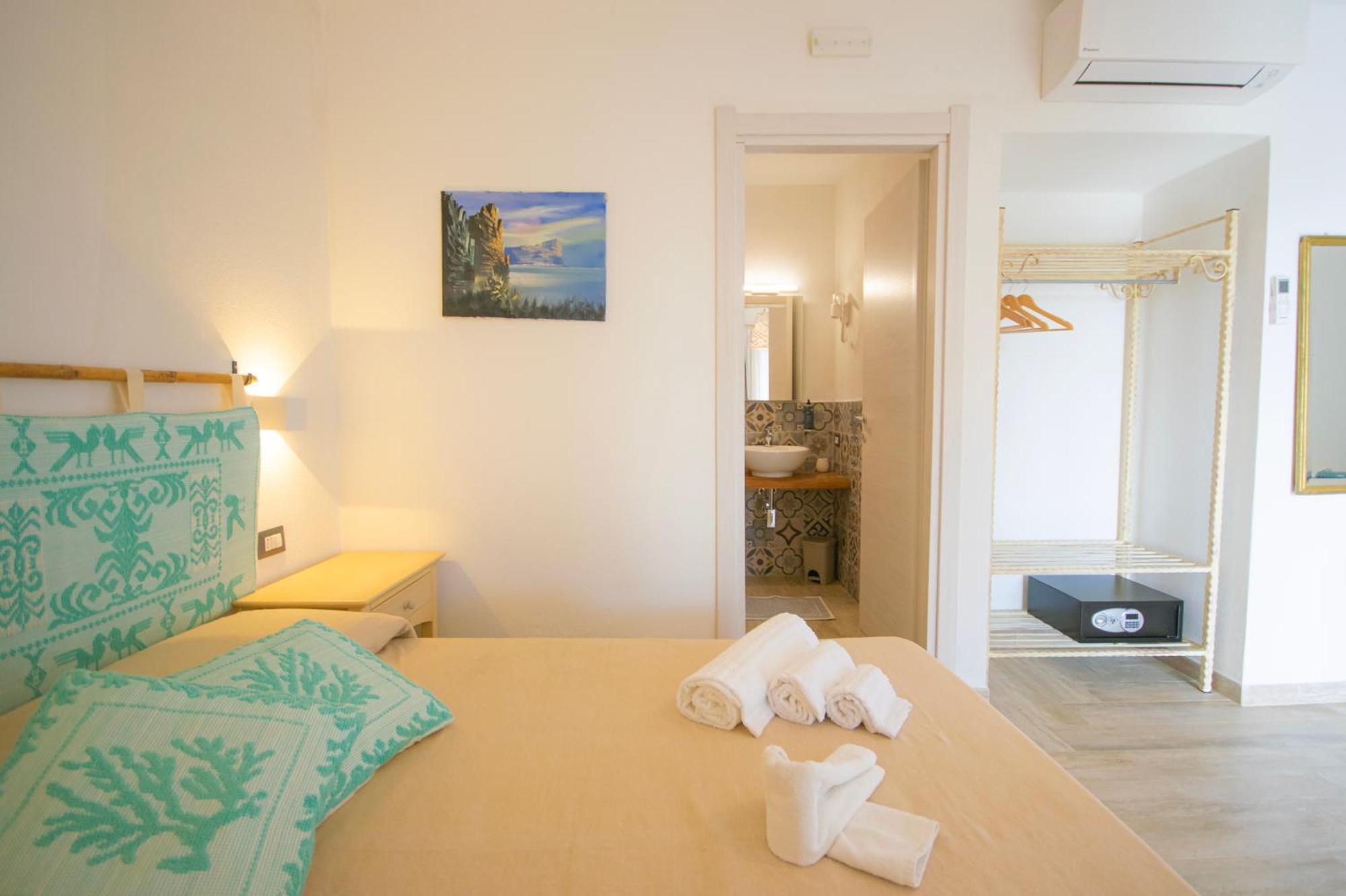 Hotel Essenza Di Mirto La Caletta Pokój zdjęcie
