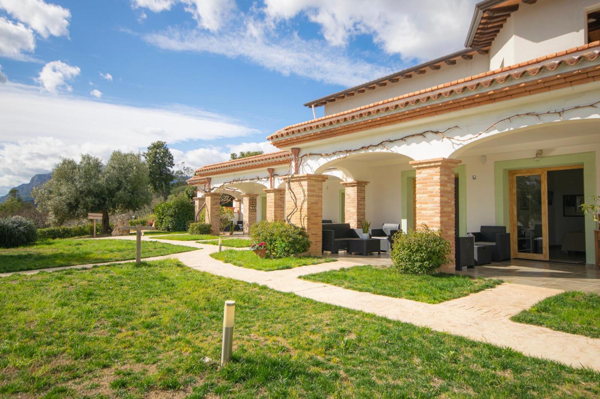 Hotel Essenza Di Mirto La Caletta Zewnętrze zdjęcie