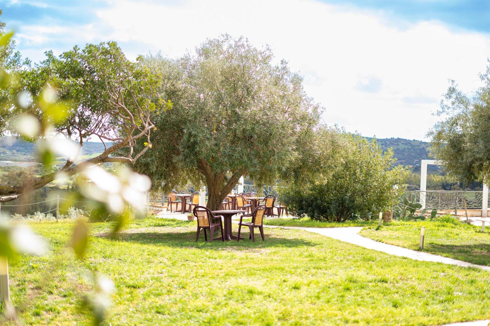 Hotel Essenza Di Mirto La Caletta Zewnętrze zdjęcie